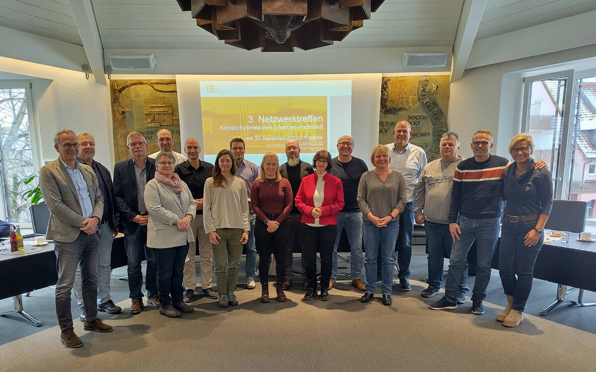 Gruppenbild beim 3. Treffen des Kommunalen Klimaschutznetzwerkes am 30.11.2023 in Eckental
