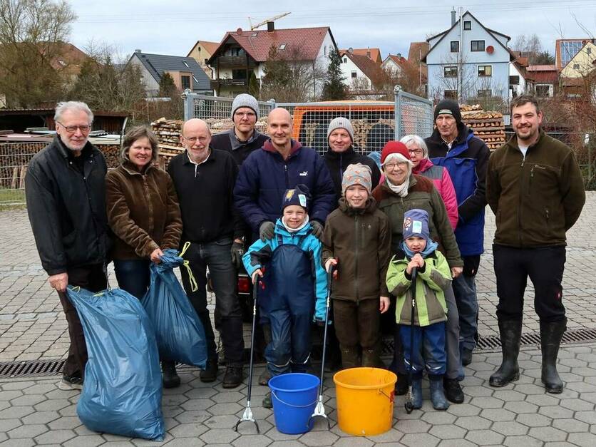Teilnehmer an der Aktion Saubere Seebach in Großenseebach am 11.03.23