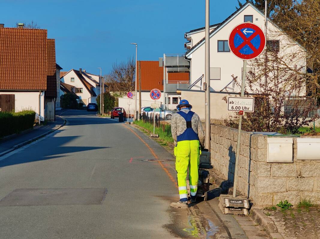 Tiefbauarbeiten für die Deutsche Telekom in der Straße "Am Bach" in Großenseebach