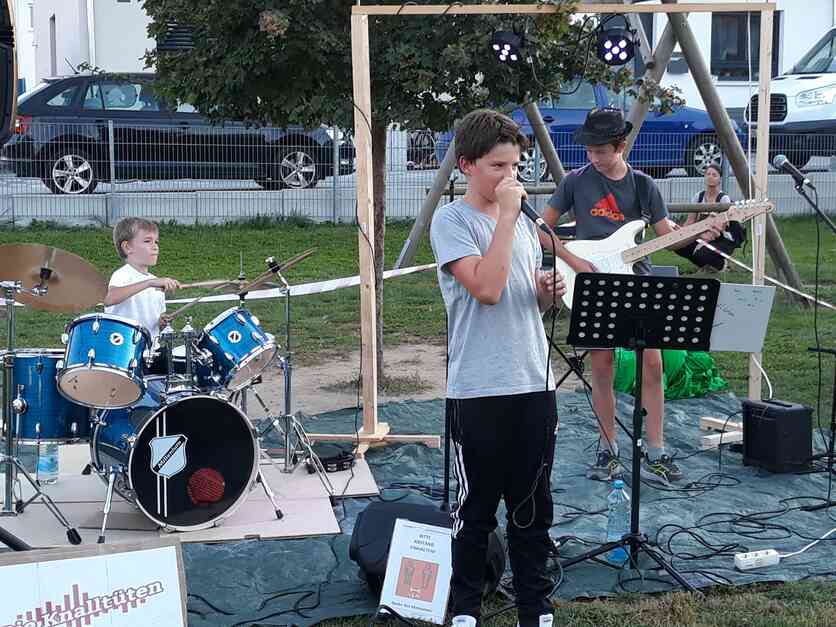 Der Auftritt der jungen Band „Die Knalltüten“ beim Sommerferienabschlusskonzert