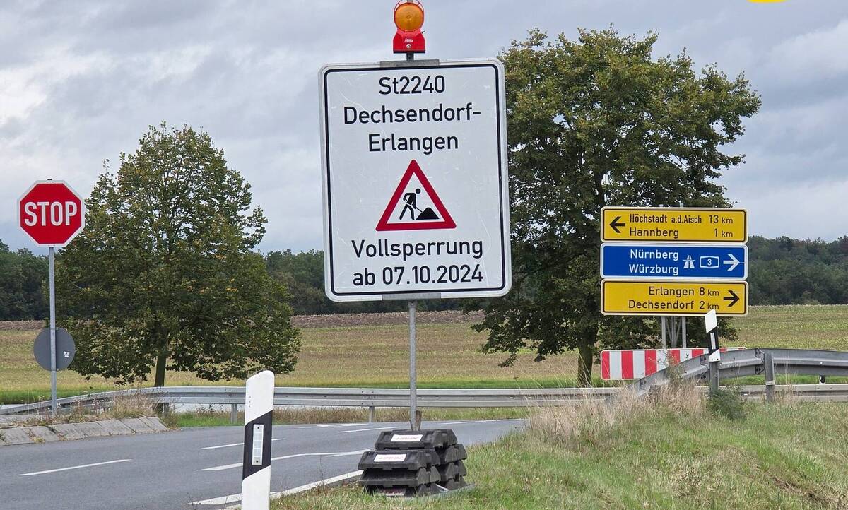 Vollsperrung der St 2244 zwischen Dechsendorf und Heusteg ab 07.10.24 - Schild