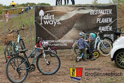 Selbst die Kleinsten BMX-Fans warfen sich schon in die richtige (Schutz)Kleidung. Übrigens: Der Bikepark Großenseebach ist für alle Altersklassen und Fähigkeitsstufen geeignet. 